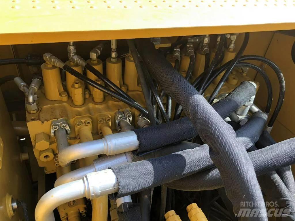 CAT 320D Kāpurķēžu ekskavatori