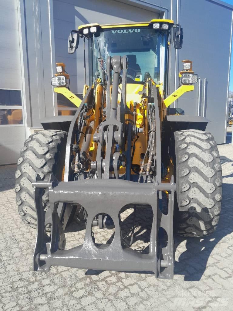 Volvo L90H Iekrāvēji uz riteņiem