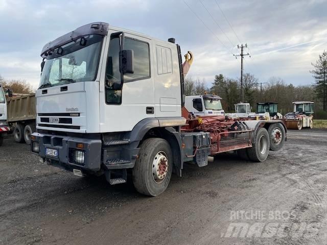 Iveco Cursor Treileri ar āķi