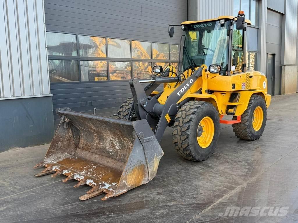 Volvo L30G Iekrāvēji uz riteņiem