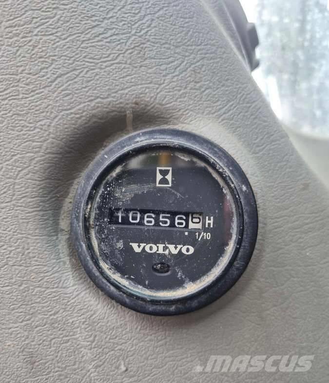 Volvo EC 210 C L Ekskavatori tālās sniedzamības darbiem