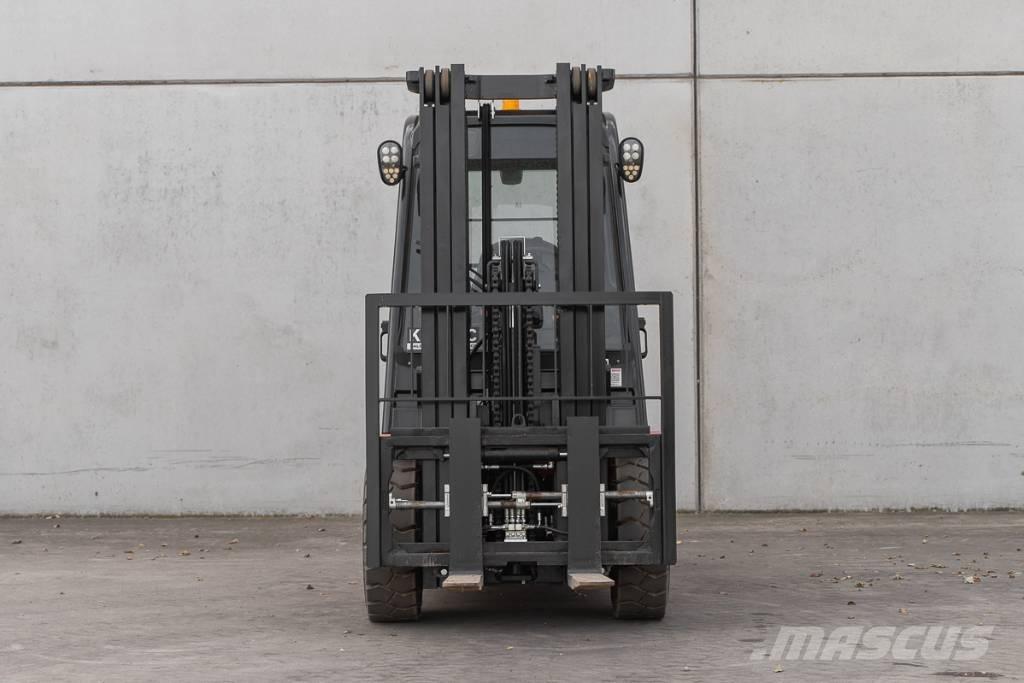Manitou MI 30 D Tehnika ar dīzeļa dzinēju