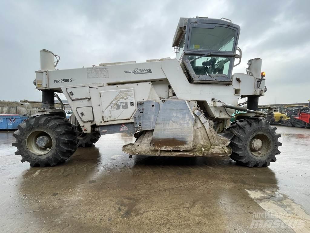 Wirtgen WR 2500S Asfalta savācējs