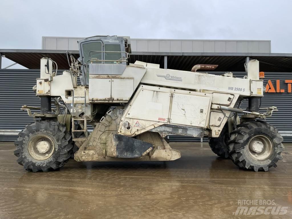 Wirtgen WR 2500S Asfalta savācējs