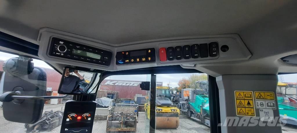 CAT 906 Iekrāvēji uz riteņiem