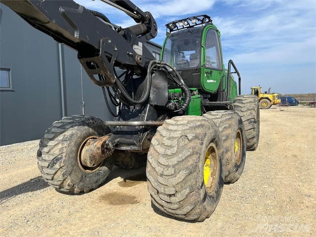 John Deere 1470E Harvesteri