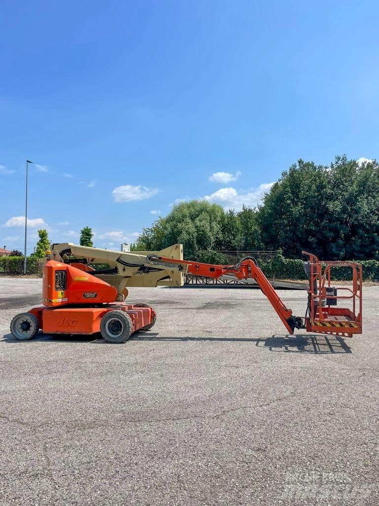 JLG E 400 AJP Strēles pacēlāji