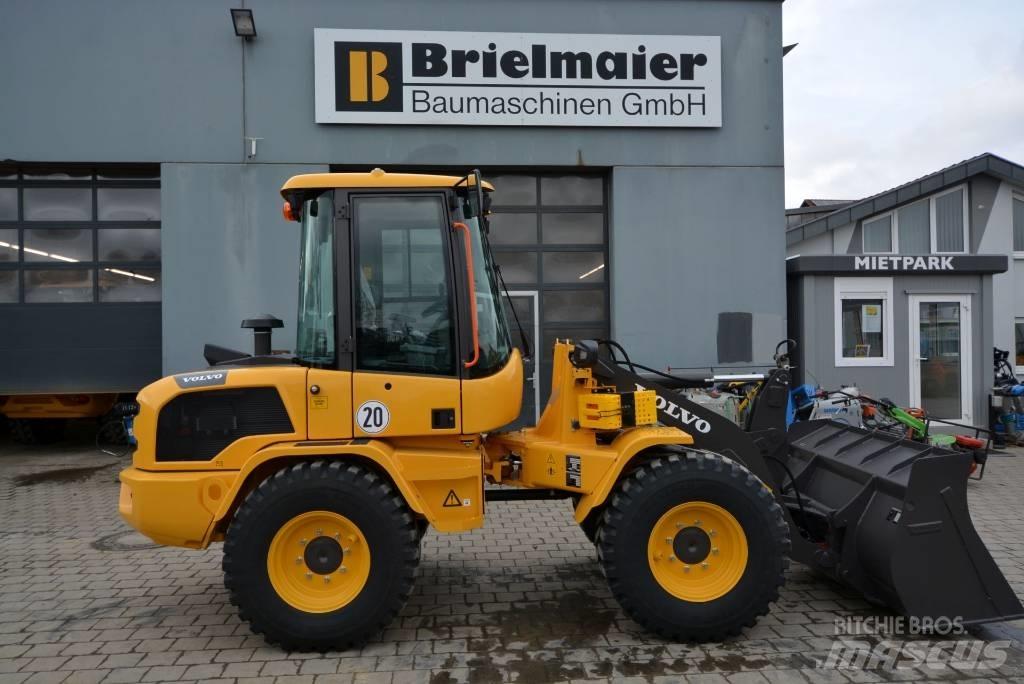 Volvo L 30 H Iekrāvēji uz riteņiem