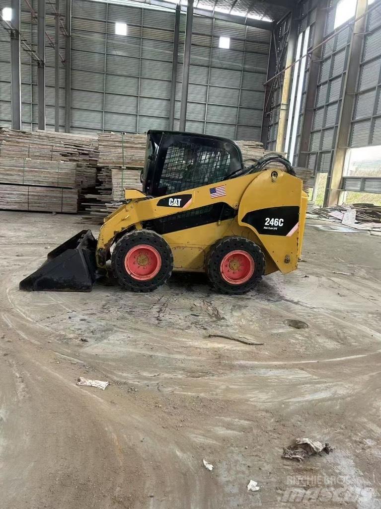 CAT 246 C Lietoti riteņu kompaktiekrāvēji