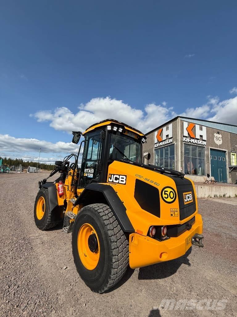 JCB 413S Iekrāvēji uz riteņiem