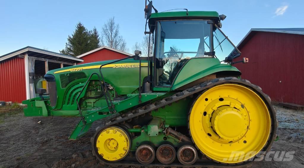 John Deere 8220 T Traktori