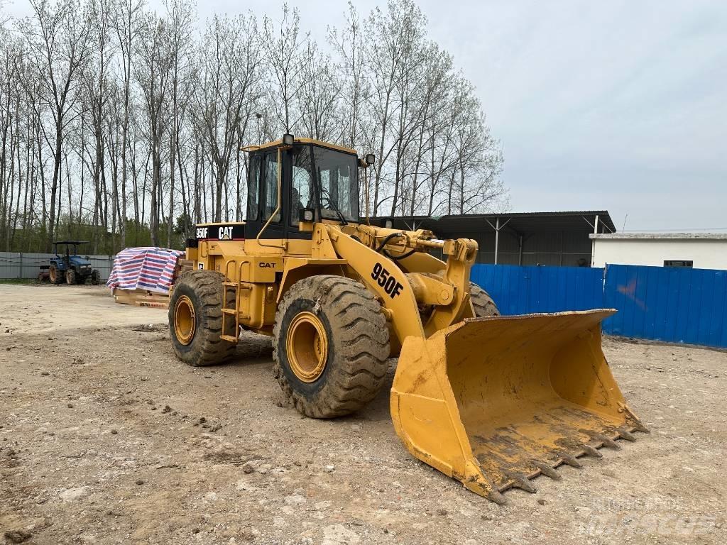 CAT 950F Iekrāvēji uz riteņiem