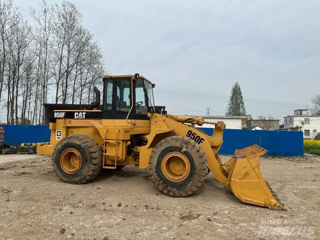 CAT 950F Iekrāvēji uz riteņiem