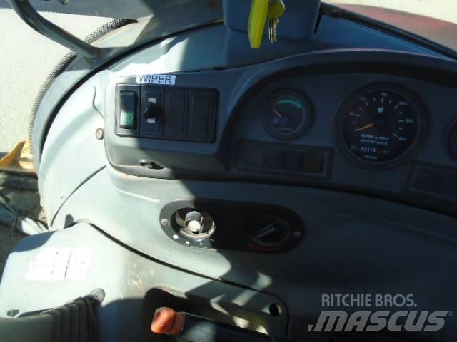 New Holland 575 E Ekskavatori-iekrāvēji
