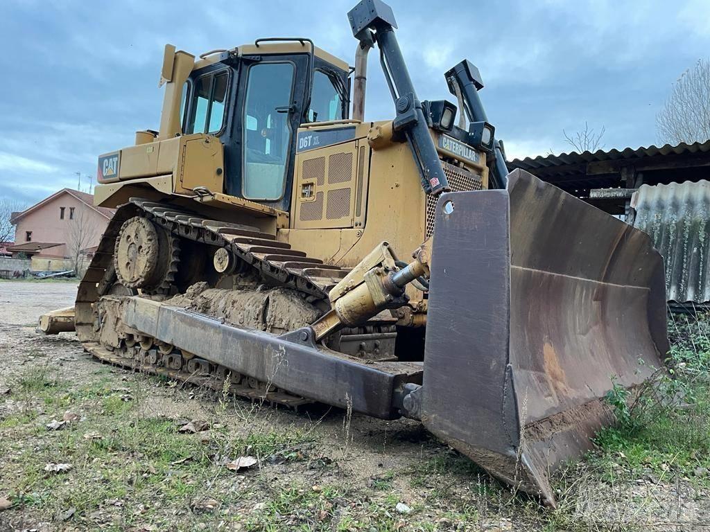 CAT D 6 T XL Kāpurķēžu buldozeri