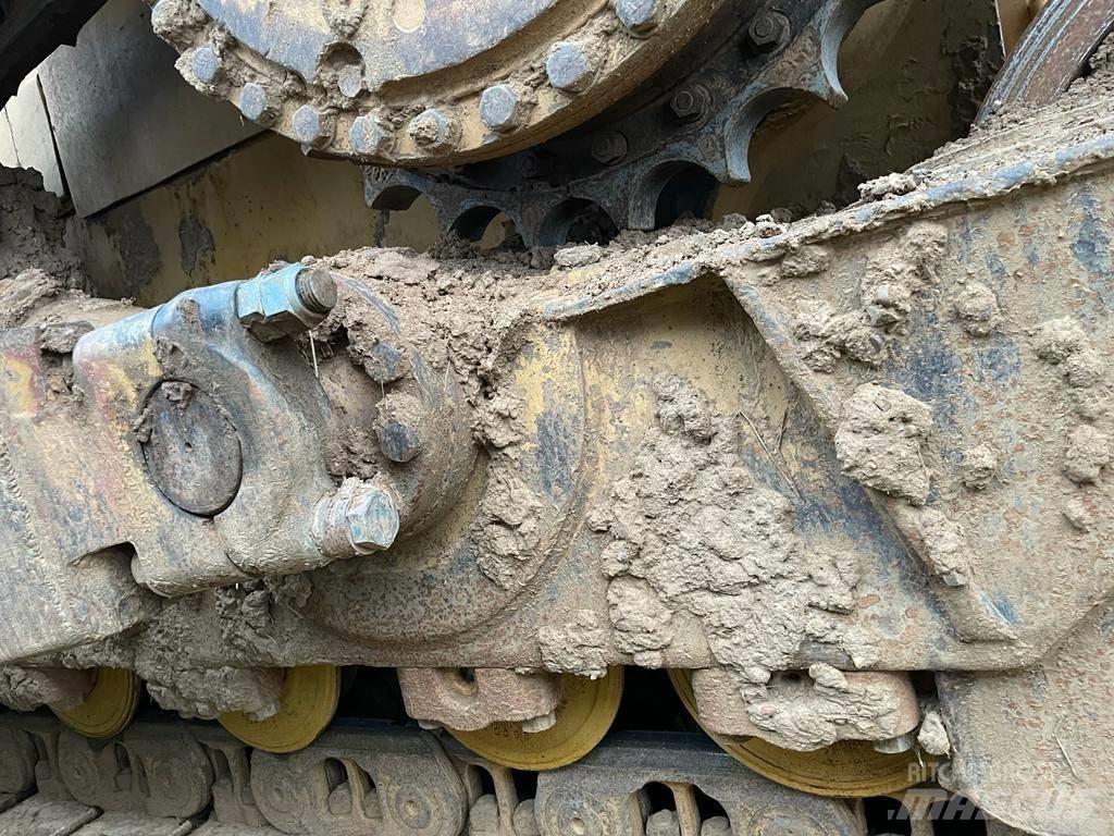 CAT D 6 T XL Kāpurķēžu buldozeri