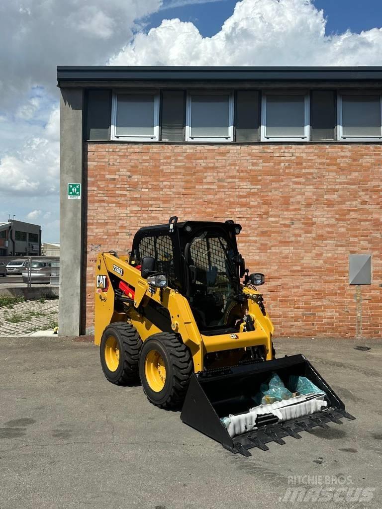 CAT 226D3 Lietoti riteņu kompaktiekrāvēji