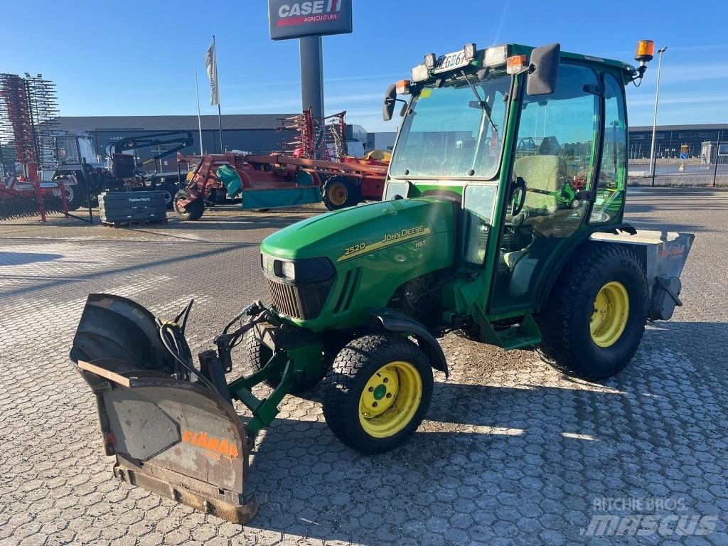 John Deere 2520 HST Kompaktie traktori