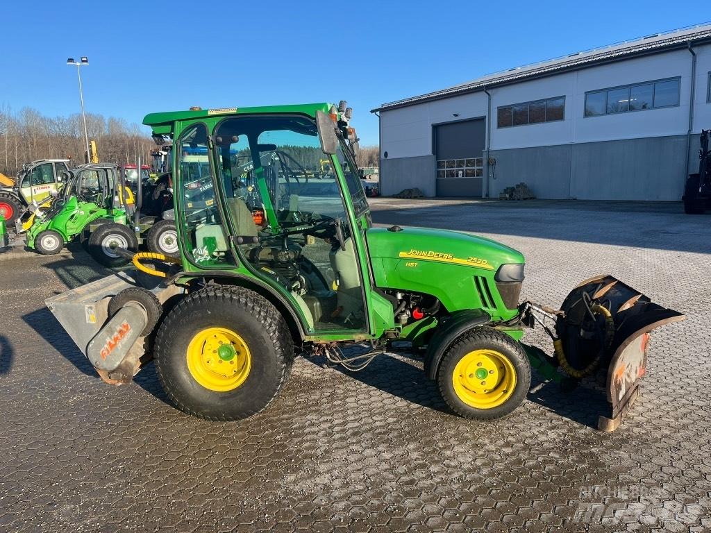 John Deere 2520 HST Kompaktie traktori
