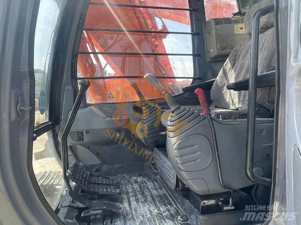 Hitachi EX 120 Kāpurķēžu ekskavatori