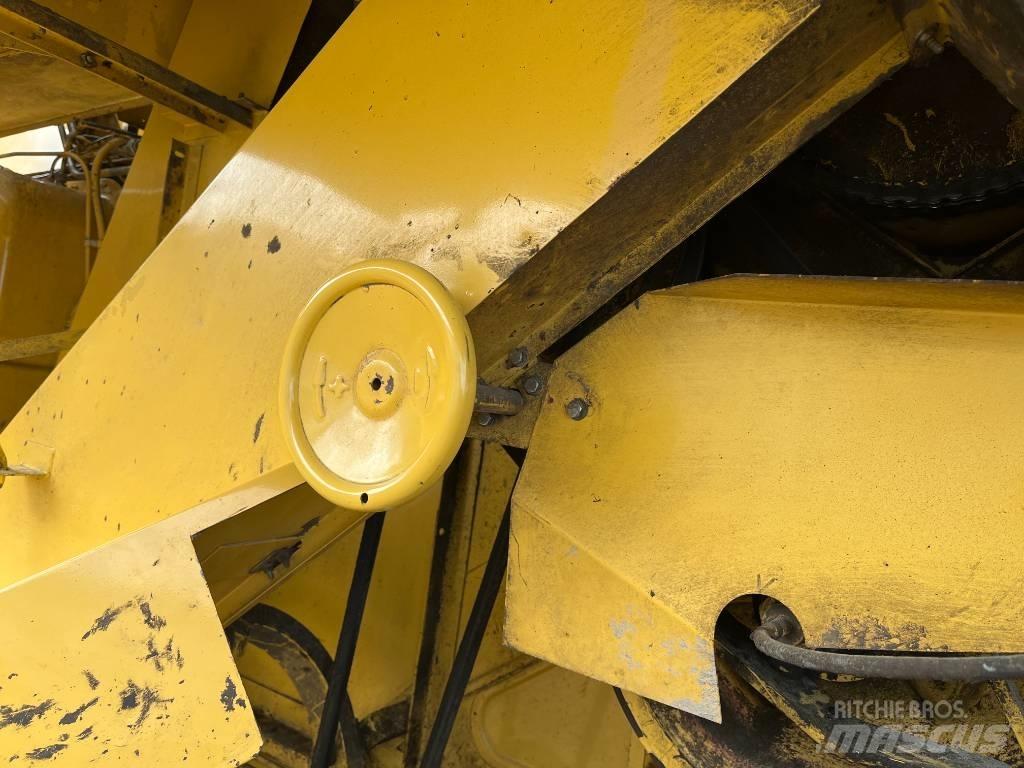 New Holland 8030 12´ Ražas novākšanas kombaini