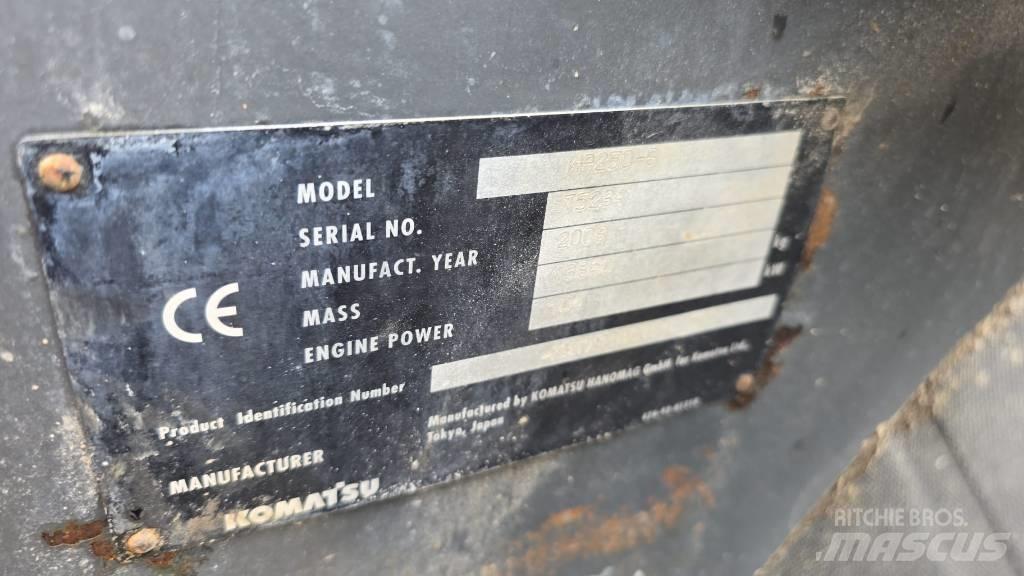 Komatsu WA 250 Iekrāvēji uz riteņiem