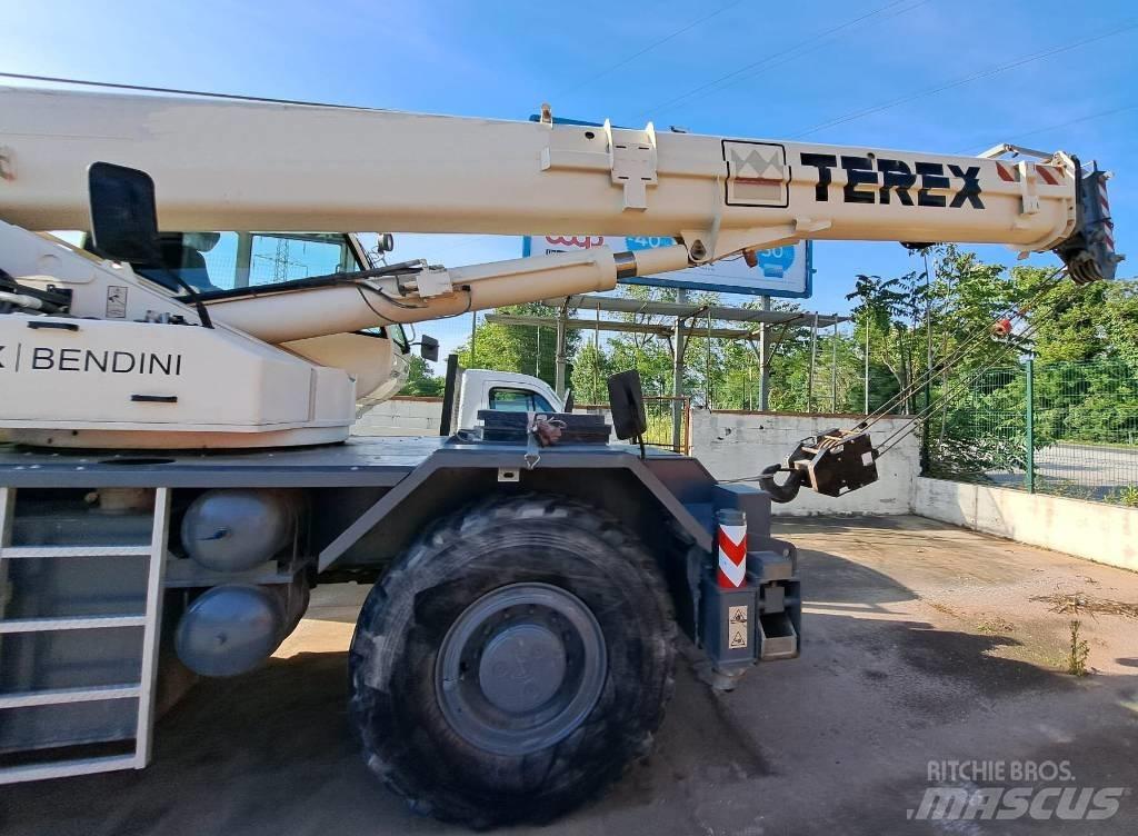 Terex RC45 Celtņi nelīdzenām virsmām