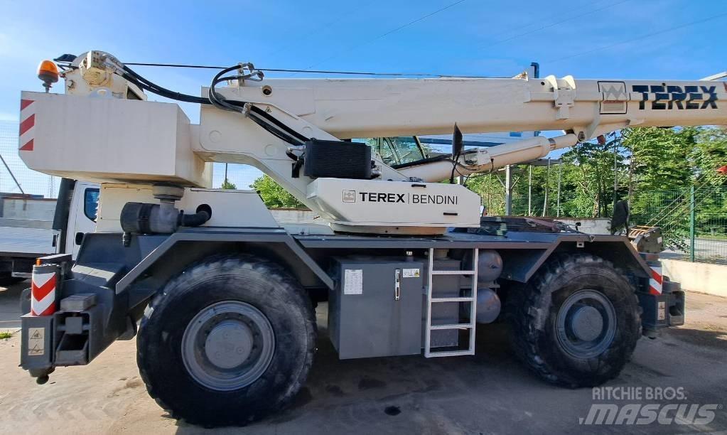Terex RC45 Celtņi nelīdzenām virsmām