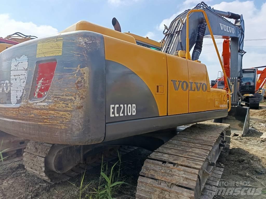 Volvo EC210B Kāpurķēžu ekskavatori