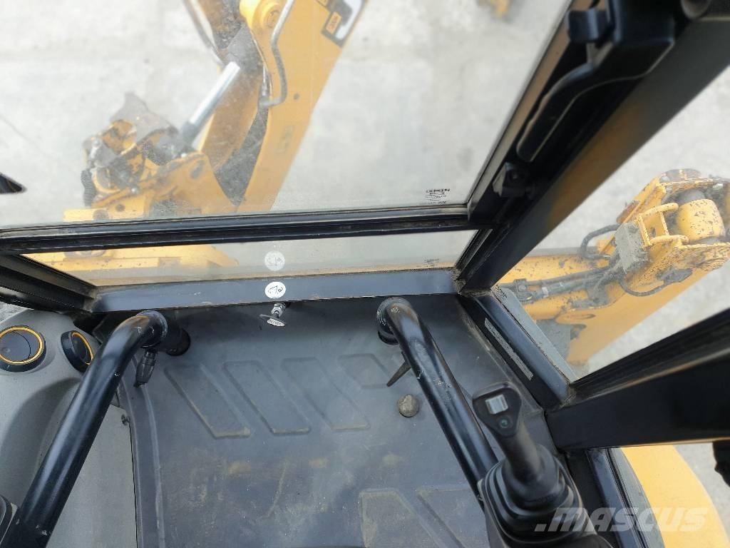 JCB 3 CX compact Ekskavatori-iekrāvēji