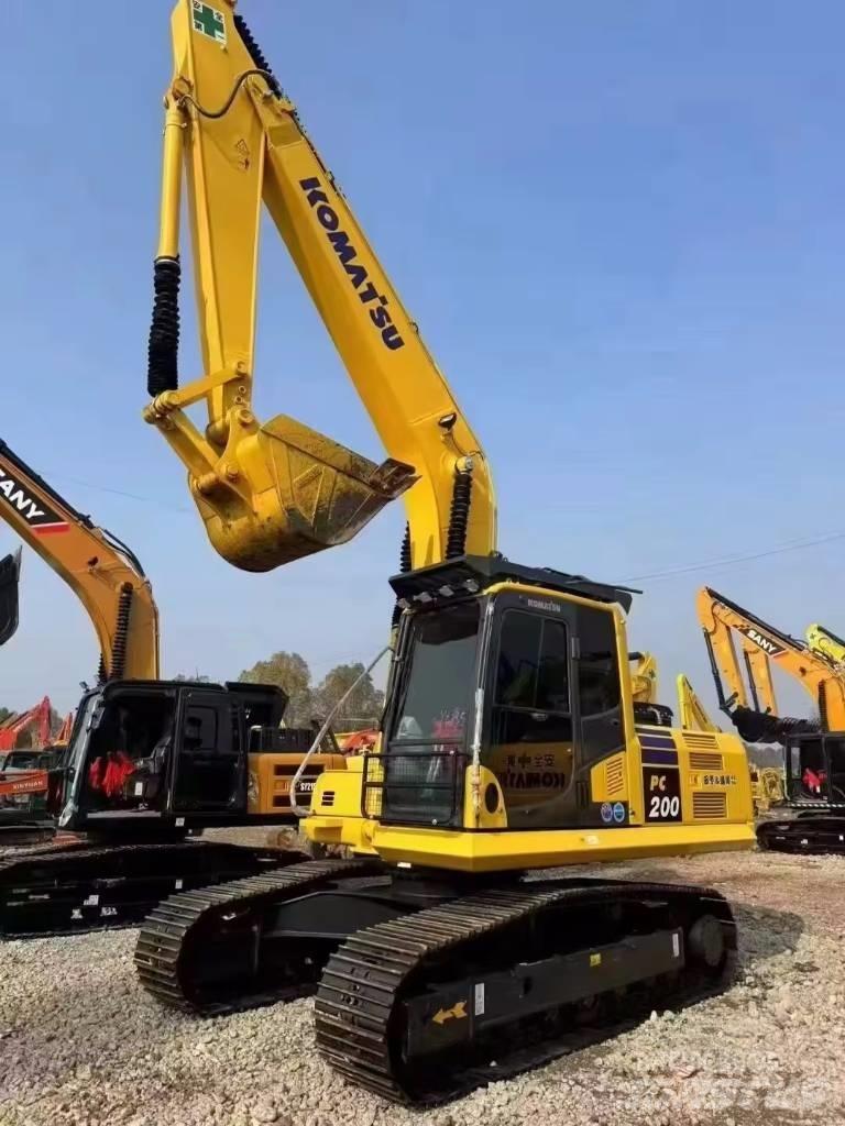 Komatsu PC 200 Kāpurķēžu ekskavatori