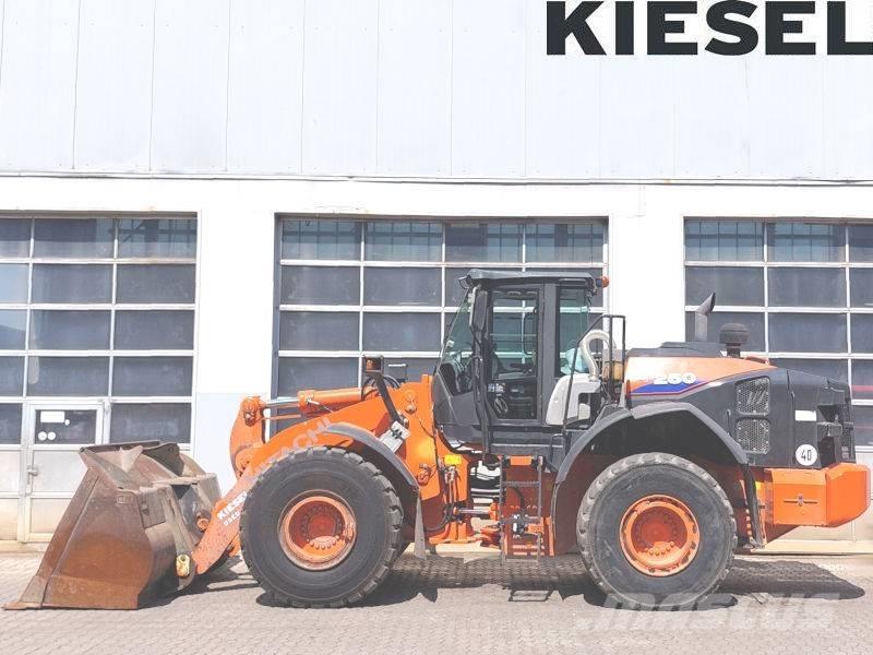Hitachi ZW 250-6 Iekrāvēji uz riteņiem