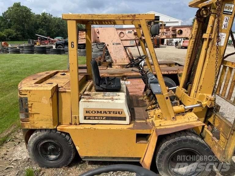 Komatsu FG 40ZT-4 Autokrāvēji - citi