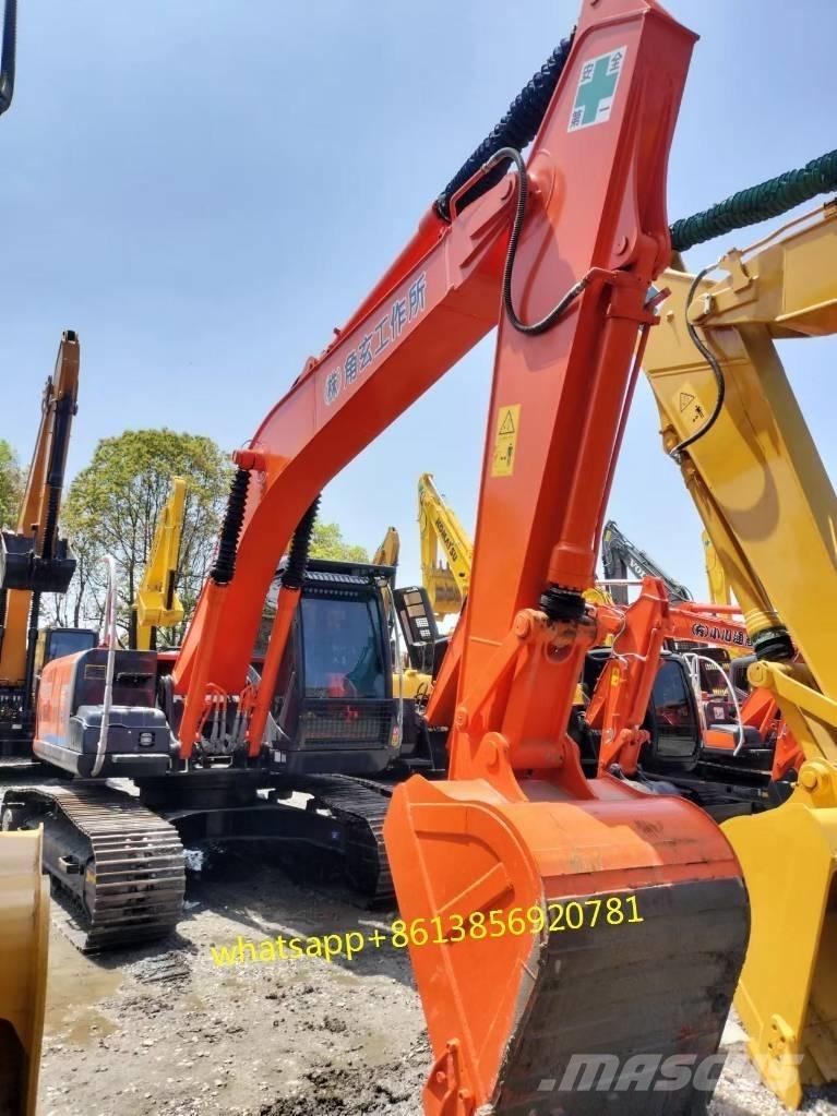Hitachi ZX 200 Kāpurķēžu ekskavatori