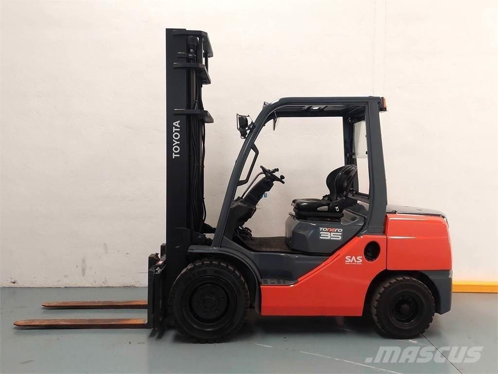 Toyota 52 8FDJF35 Tehnika ar dīzeļa dzinēju