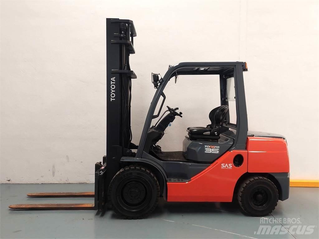 Toyota 52 8FDJF35 Tehnika ar dīzeļa dzinēju