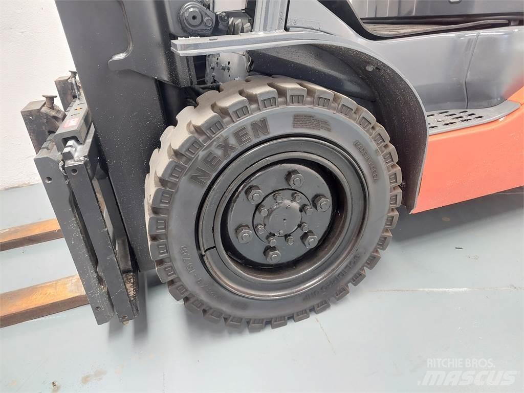 Toyota 52 8FDJF35 Tehnika ar dīzeļa dzinēju