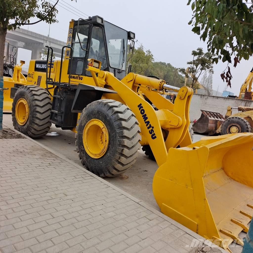 Komatsu WA 380 Iekrāvēji uz riteņiem