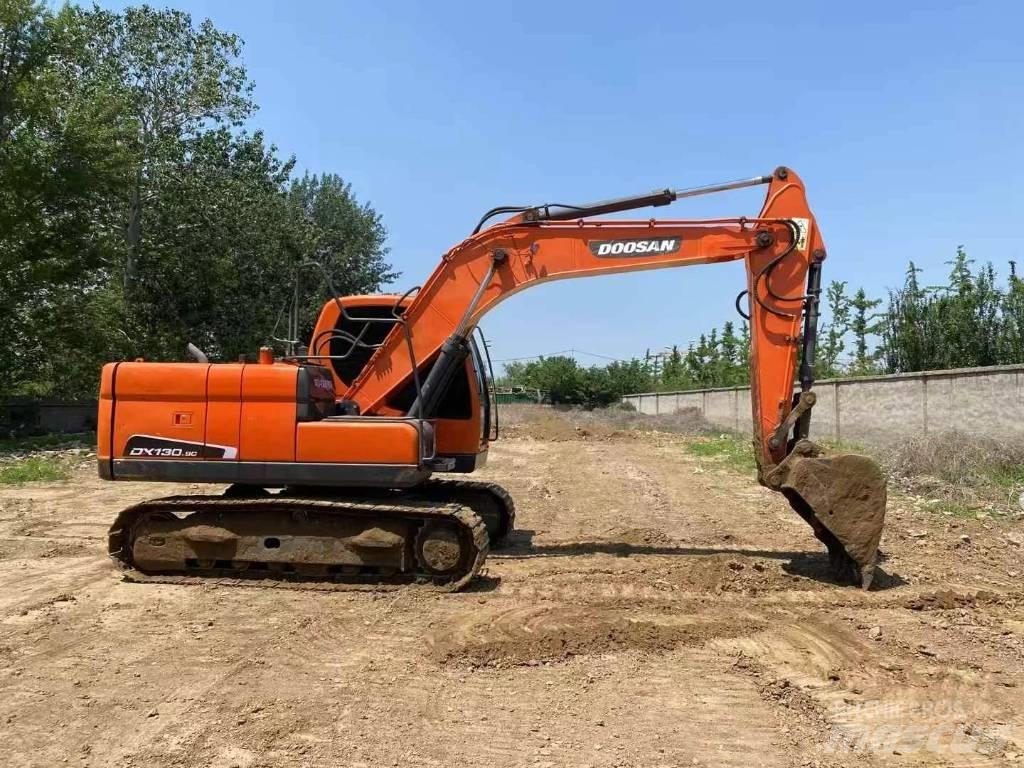 Doosan DX130 Kāpurķēžu ekskavatori