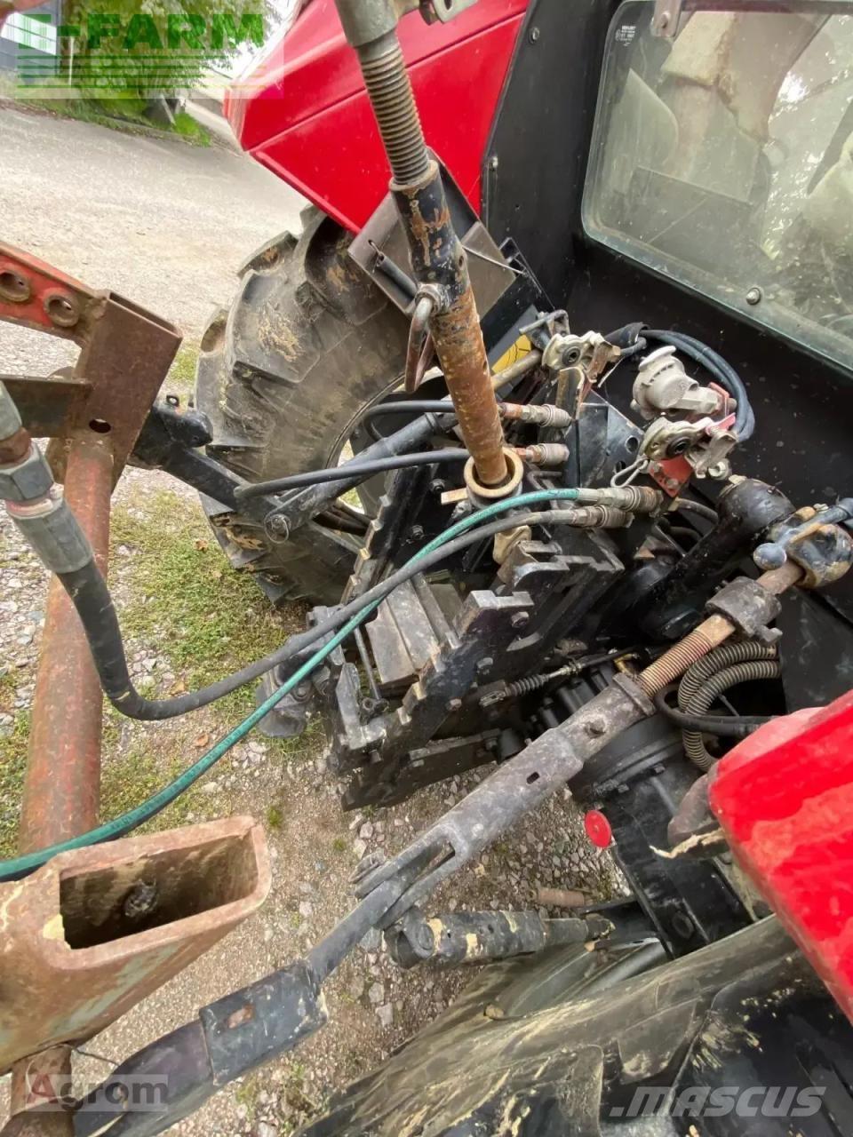 Case IH 844 a Traktori