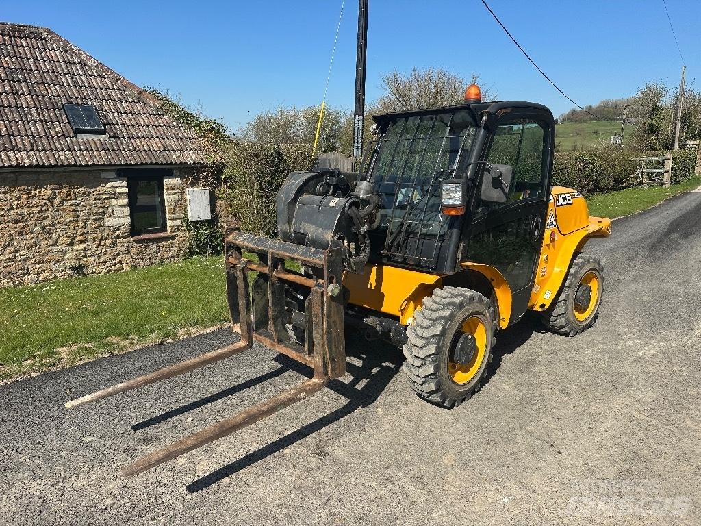 JCB 520-40 Teleskopiskie manipulatori