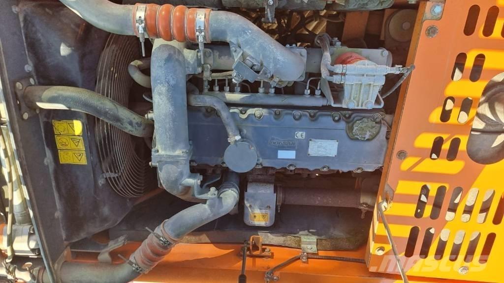 Doosan DX 225 Kāpurķēžu ekskavatori
