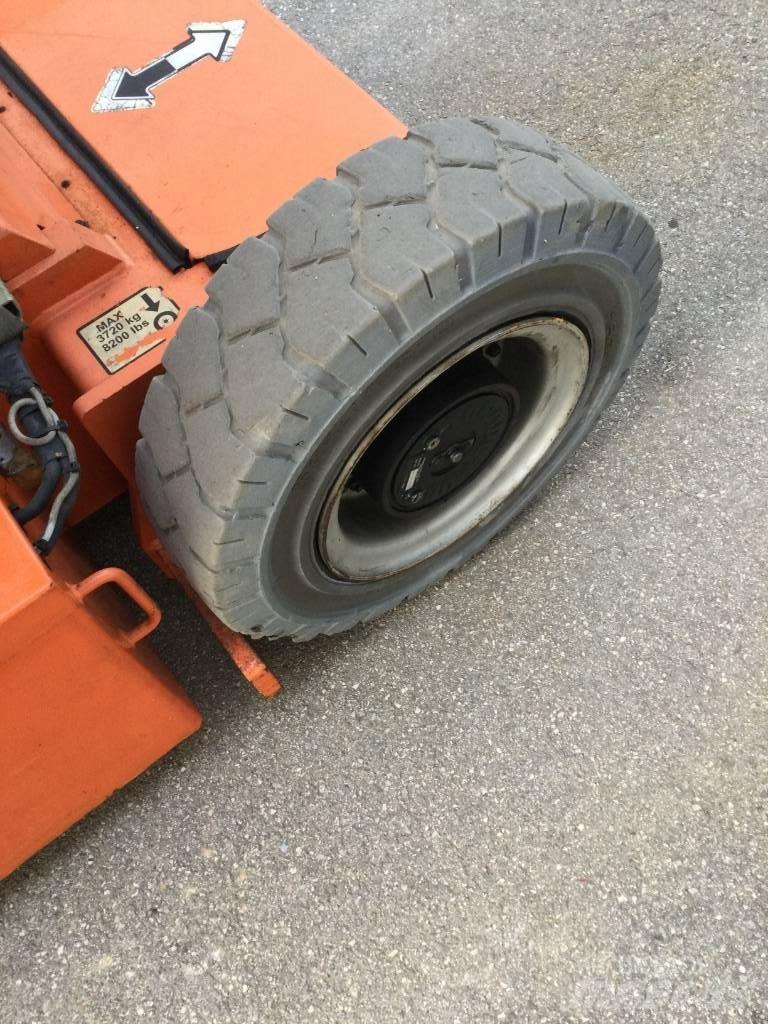 JLG E 300 AJP Strēles pacēlāji