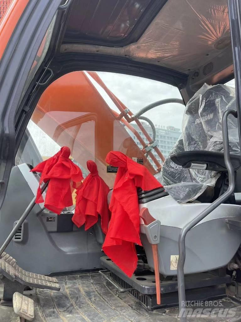 Doosan DX 300 LC Kāpurķēžu ekskavatori