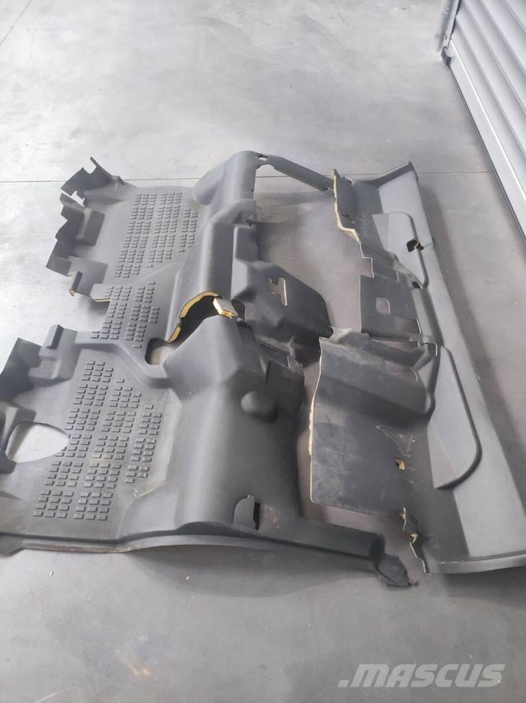 Nissan Floor Mat Kabīnes un interjers