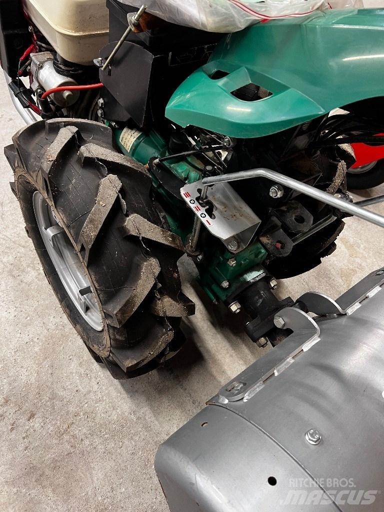 Ferrari 338 Kompaktie traktori