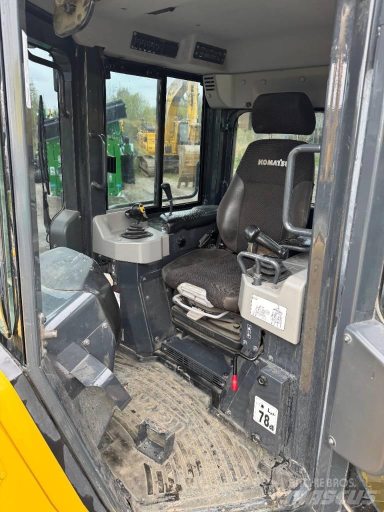 Komatsu D 61 PX-24 Kāpurķēžu buldozeri