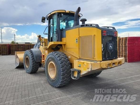 John Deere 624K Iekrāvēji uz riteņiem