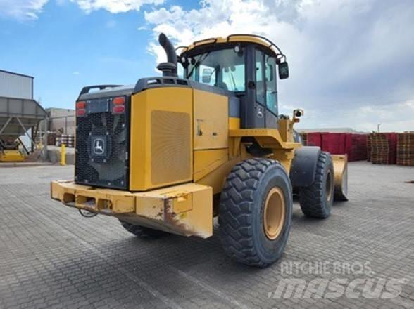 John Deere 624K Iekrāvēji uz riteņiem