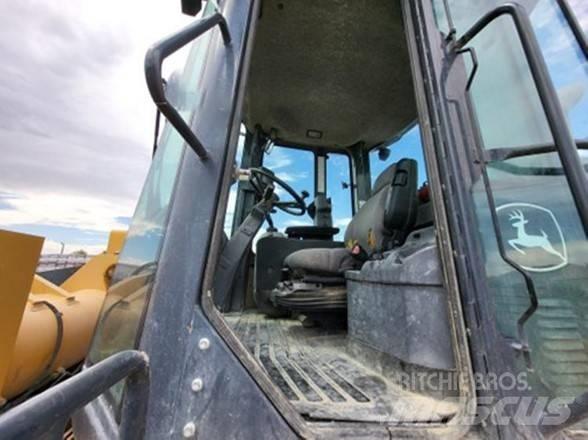 John Deere 624K Iekrāvēji uz riteņiem